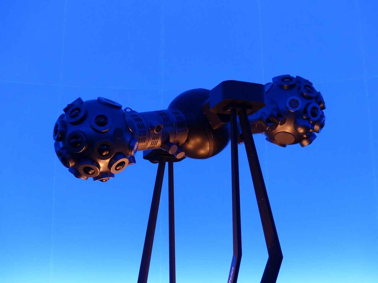 Halı Tüylerini Kaldırarak Daha Derinlemesine Temizlik Yapan Robotlar Halı Tüylerini Kaldırarak Daha Derinlemesine Temizlik Yapan Robotlar